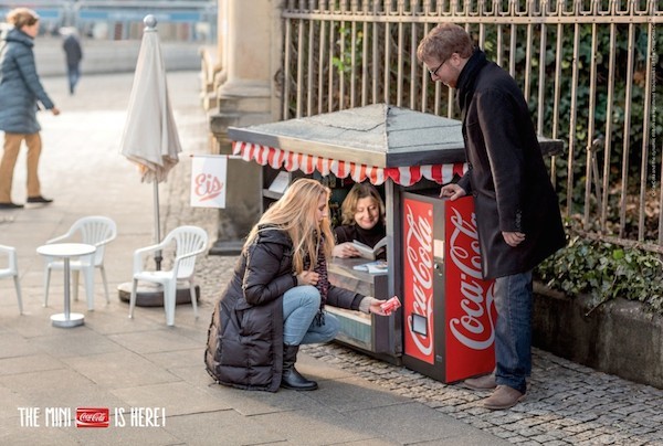 生活中让我们快乐的小事,迷你可口可乐售货亭现身柏林