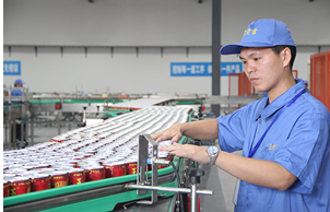 王老吉雅安基地开创五个“第一” 四川省委书记品尝雅安第一罐