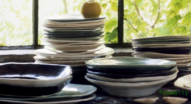 http://www.goodhousekeeping.com/cm/goodhousekeeping/images/K2/rustic-plates.jpg