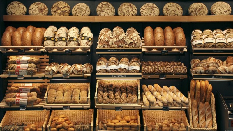 德国面包店里的面包种类有很多/wiki按照体型,它们被简单粗暴地飞成