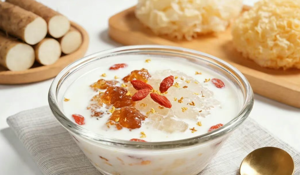 爱游戏app-新中式糖水正席卷年轻人：20元一碗的“养生快乐”，凭啥叫板人均30的奶茶？