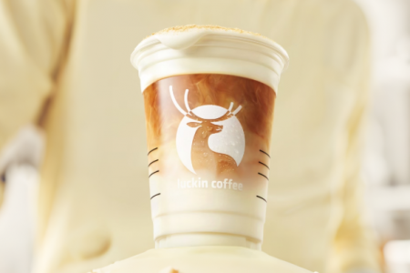 每日早报 | 全球最大冰淇淋公司梦龙正式上市，瑞幸咖啡上新「咸芝士豆乳拿铁」和「冬至五养拿铁」